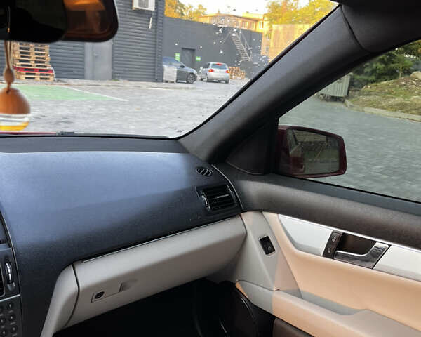 Червоний Мерседес Ц-Клас, об'ємом двигуна 1.8 л та пробігом 152 тис. км за 10500 $, фото 16 на Automoto.ua