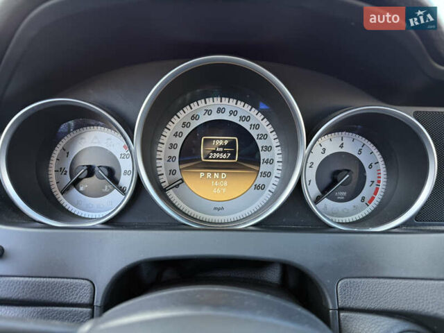 Червоний Мерседес Ц-Клас, об'ємом двигуна 1.8 л та пробігом 239 тис. км за 10700 $, фото 12 на Automoto.ua