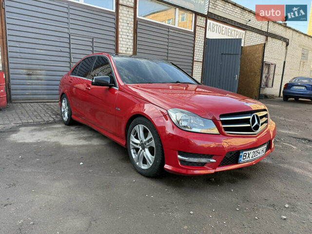 Червоний Мерседес Ц-Клас, об'ємом двигуна 1.8 л та пробігом 239 тис. км за 10700 $, фото 1 на Automoto.ua