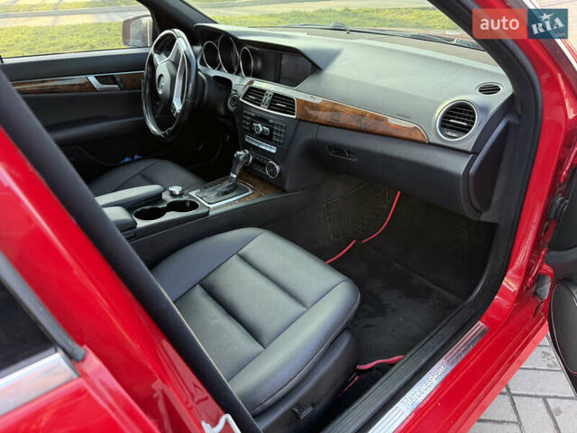 Червоний Мерседес Ц-Клас, об'ємом двигуна 1.8 л та пробігом 239 тис. км за 10700 $, фото 9 на Automoto.ua