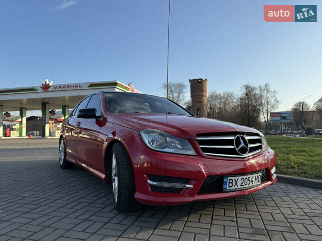 Червоний Мерседес Ц-Клас, об'ємом двигуна 1.8 л та пробігом 239 тис. км за 10700 $, фото 2 на Automoto.ua