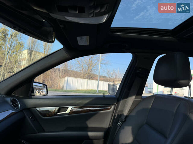 Червоний Мерседес Ц-Клас, об'ємом двигуна 1.8 л та пробігом 239 тис. км за 10700 $, фото 8 на Automoto.ua