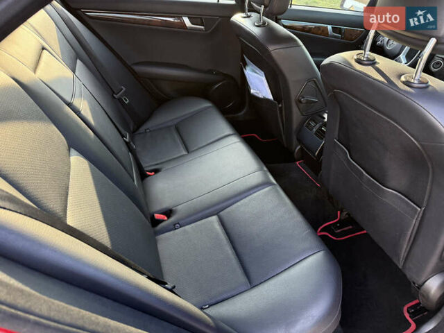 Червоний Мерседес Ц-Клас, об'ємом двигуна 1.8 л та пробігом 239 тис. км за 10700 $, фото 11 на Automoto.ua