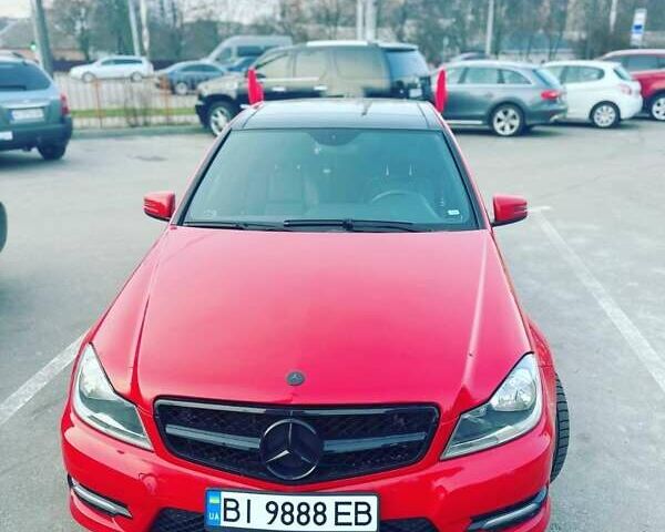 Червоний Мерседес Ц-Клас, об'ємом двигуна 3 л та пробігом 168 тис. км за 12500 $, фото 1 на Automoto.ua