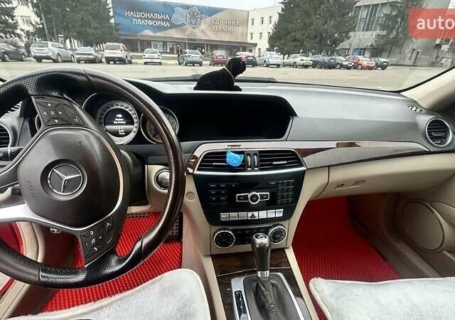 Мерседес Ц-Клас 2013 у Обухове на Automoto.ua Червоний Мерседес Ц-Клас, об'ємом двигуна 1.8 л та пробігом 210 тис. км за 10800 $, фото 19 на Automoto.ua