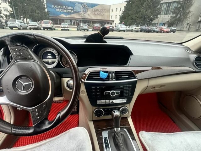 Мерседес Ц-Класс 2013 в Обухове на Automoto.ua Красный Мерседес Ц-Класс, объемом двигателя 1.8 л и пробегом 210 тыс. км за 10800 $, фото 20 на Automoto.ua