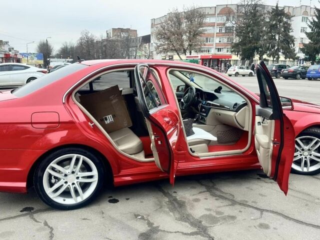 Мерседес Ц-Класс 2013 в Обухове на Automoto.ua Красный Мерседес Ц-Класс, объемом двигателя 1.8 л и пробегом 210 тыс. км за 10800 $, фото 14 на Automoto.ua