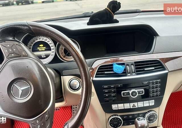 Мерседес Ц-Клас 2013 у Обухове на Automoto.ua Червоний Мерседес Ц-Клас, об'ємом двигуна 1.8 л та пробігом 210 тис. км за 10800 $, фото 21 на Automoto.ua