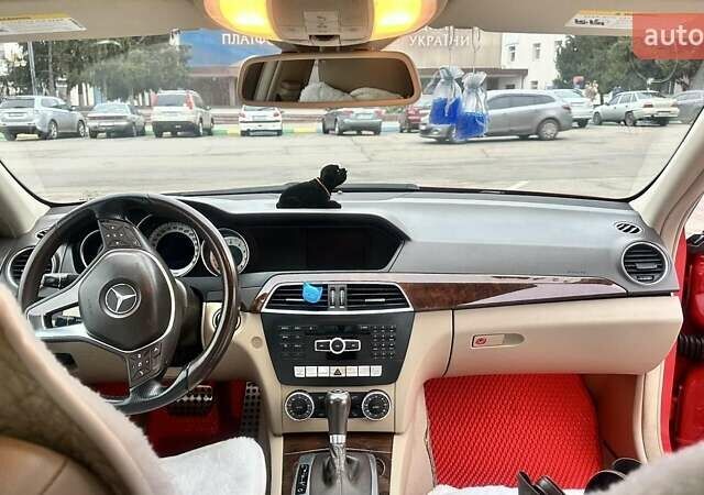 Мерседес Ц-Клас 2013 у Обухове на Automoto.ua Червоний Мерседес Ц-Клас, об'ємом двигуна 1.8 л та пробігом 210 тис. км за 10800 $, фото 11 на Automoto.ua