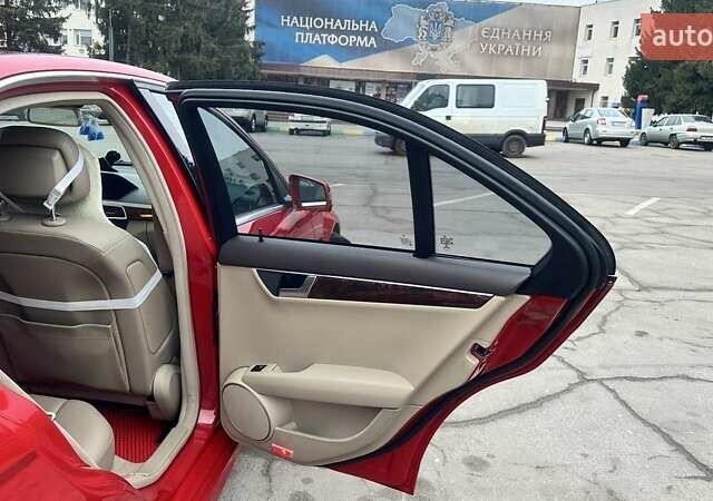 Мерседес Ц-Клас 2013 у Обухове на Automoto.ua Червоний Мерседес Ц-Клас, об'ємом двигуна 1.8 л та пробігом 210 тис. км за 10800 $, фото 10 на Automoto.ua