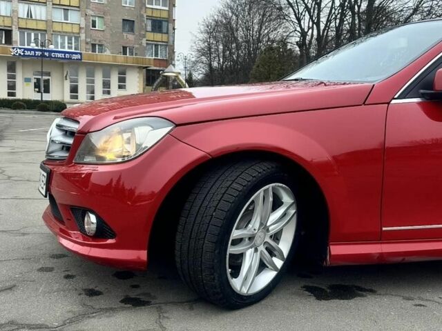 Мерседес Ц-Класс 2013 в Обухове на Automoto.ua Красный Мерседес Ц-Класс, объемом двигателя 1.8 л и пробегом 210 тыс. км за 10800 $, фото 2 на Automoto.ua