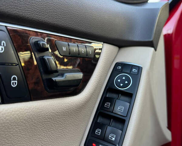 Красный Мерседес Ц-Класс, объемом двигателя 1.8 л и пробегом 199 тыс. км за 11150 $, фото 26 на Automoto.ua