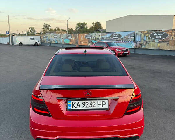 Красный Мерседес Ц-Класс, объемом двигателя 1.8 л и пробегом 199 тыс. км за 11150 $, фото 21 на Automoto.ua
