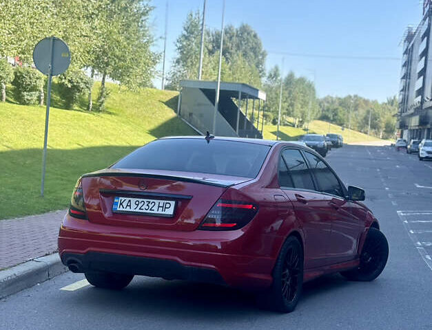 Красный Мерседес Ц-Класс, объемом двигателя 1.8 л и пробегом 199 тыс. км за 11150 $, фото 3 на Automoto.ua