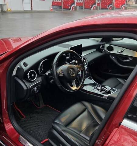 Красный Мерседес Ц-Класс, объемом двигателя 1.99 л и пробегом 92 тыс. км за 15000 $, фото 6 на Automoto.ua