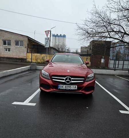 Красный Мерседес Ц-Класс, объемом двигателя 1.99 л и пробегом 92 тыс. км за 15000 $, фото 4 на Automoto.ua