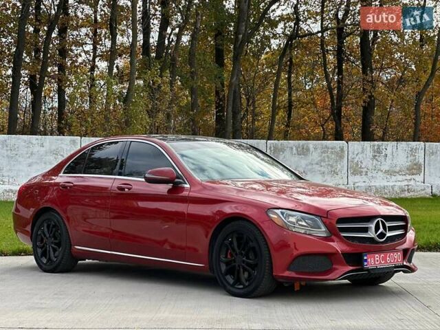 Красный Мерседес Ц-Класс, объемом двигателя 2 л и пробегом 182 тыс. км за 15900 $, фото 2 на Automoto.ua