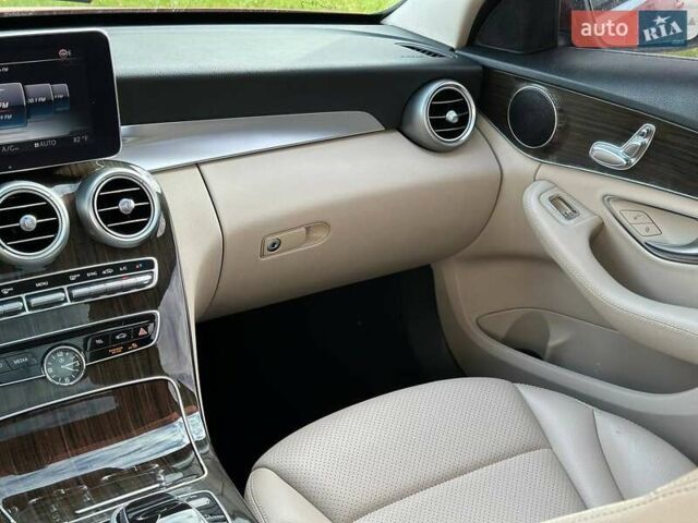 Красный Мерседес Ц-Класс, объемом двигателя 2 л и пробегом 182 тыс. км за 15200 $, фото 20 на Automoto.ua