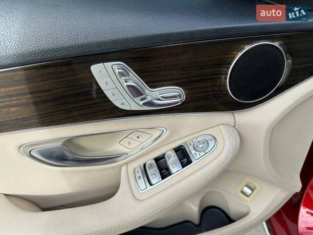 Красный Мерседес Ц-Класс, объемом двигателя 2 л и пробегом 182 тыс. км за 15900 $, фото 13 на Automoto.ua