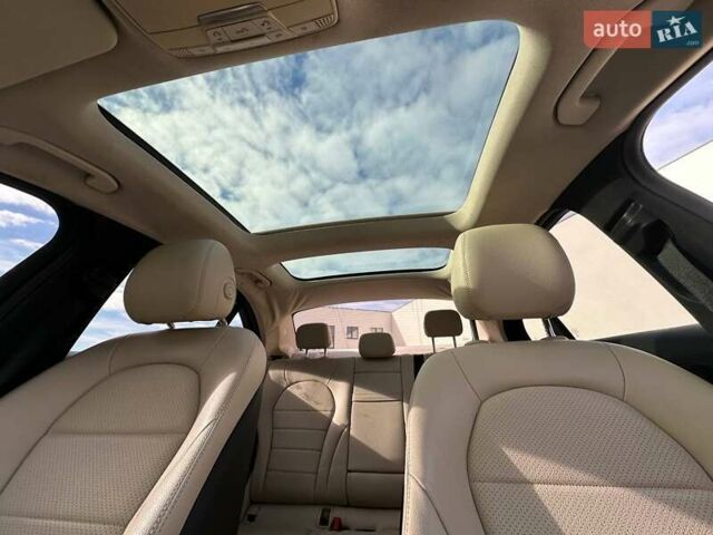 Красный Мерседес Ц-Класс, объемом двигателя 2 л и пробегом 182 тыс. км за 15900 $, фото 12 на Automoto.ua