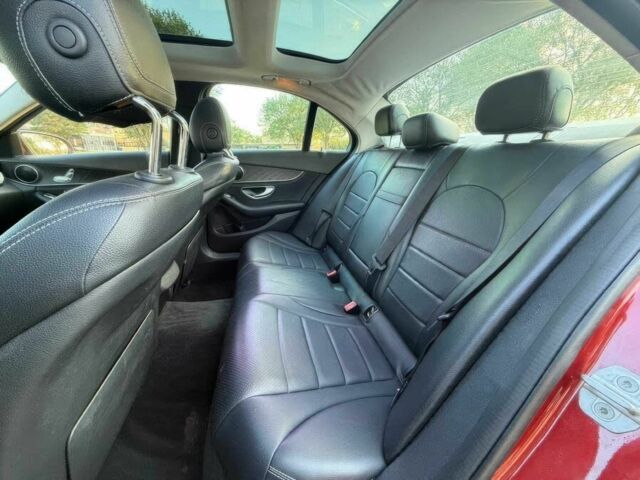 Красный Мерседес Ц-Класс, объемом двигателя 2 л и пробегом 70 тыс. км за 22600 $, фото 11 на Automoto.ua