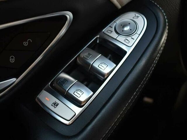 Червоний Мерседес Ц-Клас, об'ємом двигуна 4 л та пробігом 56 тис. км за 14200 $, фото 12 на Automoto.ua