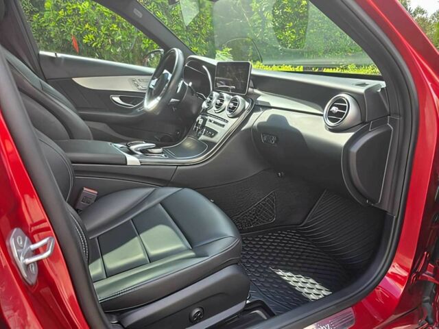 Красный Мерседес Ц-Класс, объемом двигателя 2 л и пробегом 31 тыс. км за 16900 $, фото 12 на Automoto.ua