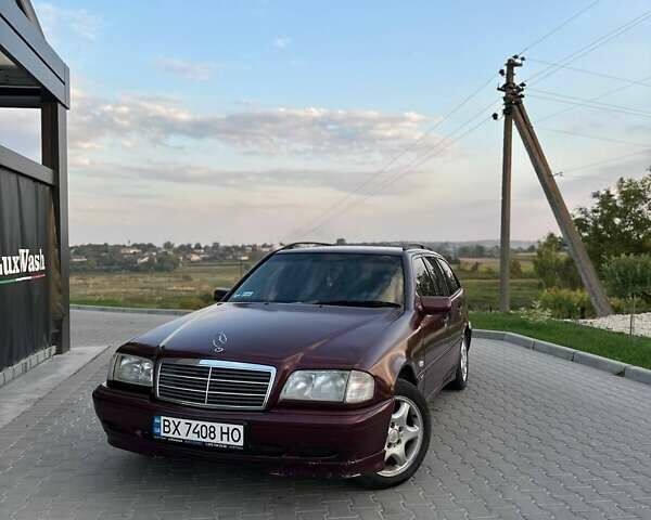 Красный Мерседес Ц-Класс, объемом двигателя 1.8 л и пробегом 280 тыс. км за 1900 $, фото 3 на Automoto.ua