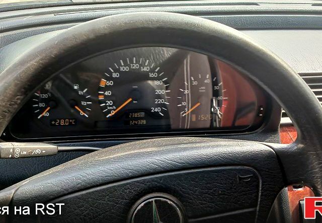 Червоний Мерседес Ц-Клас, об'ємом двигуна 1.8 л та пробігом 324 тис. км за 2500 $, фото 8 на Automoto.ua