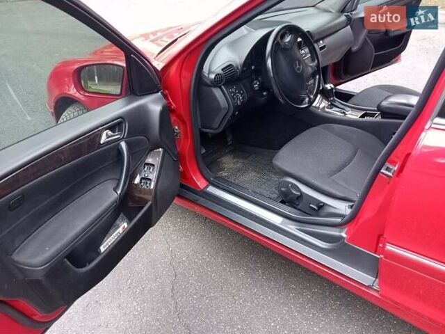 Красный Мерседес Ц-Класс, объемом двигателя 2.2 л и пробегом 467 тыс. км за 6300 $, фото 19 на Automoto.ua
