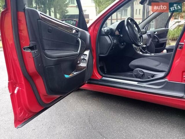 Красный Мерседес Ц-Класс, объемом двигателя 2.2 л и пробегом 467 тыс. км за 6300 $, фото 13 на Automoto.ua