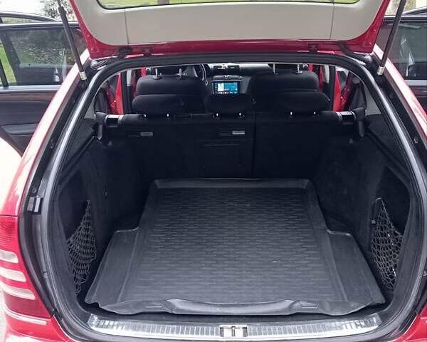 Красный Мерседес Ц-Класс, объемом двигателя 2.2 л и пробегом 467 тыс. км за 6300 $, фото 20 на Automoto.ua