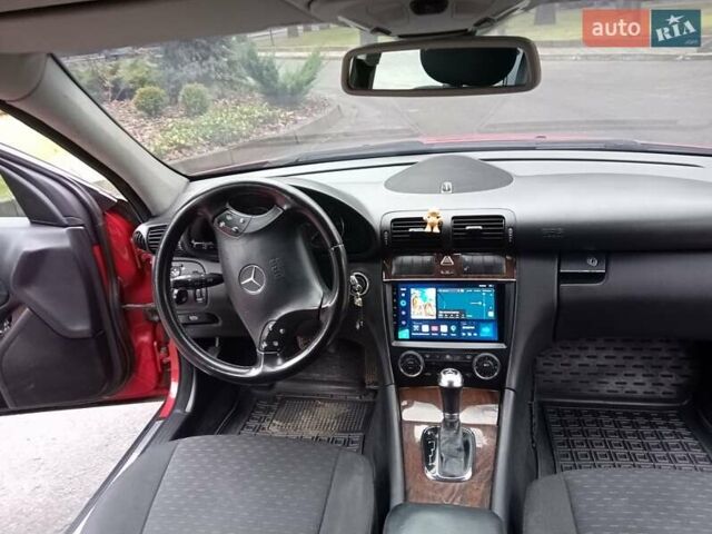 Красный Мерседес Ц-Класс, объемом двигателя 2.2 л и пробегом 467 тыс. км за 6300 $, фото 22 на Automoto.ua