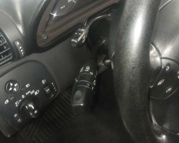 Червоний Мерседес Ц-Клас, об'ємом двигуна 1.8 л та пробігом 203 тис. км за 7500 $, фото 3 на Automoto.ua