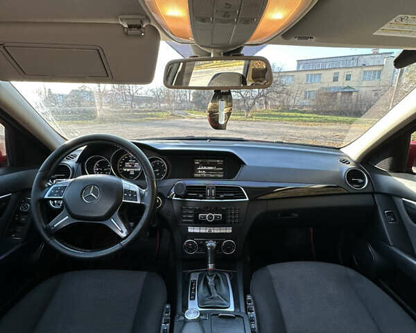 Червоний Мерседес Ц-Клас, об'ємом двигуна 2.2 л та пробігом 270 тис. км за 11000 $, фото 12 на Automoto.ua