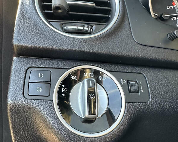 Червоний Мерседес Ц-Клас, об'ємом двигуна 2.2 л та пробігом 270 тис. км за 11000 $, фото 15 на Automoto.ua