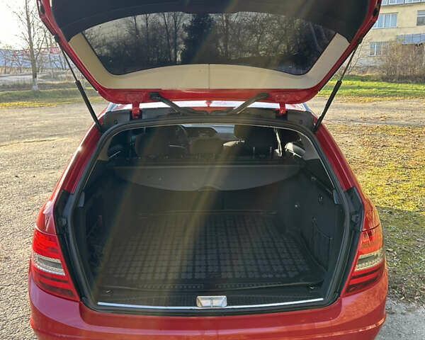 Червоний Мерседес Ц-Клас, об'ємом двигуна 2.2 л та пробігом 270 тис. км за 11000 $, фото 6 на Automoto.ua