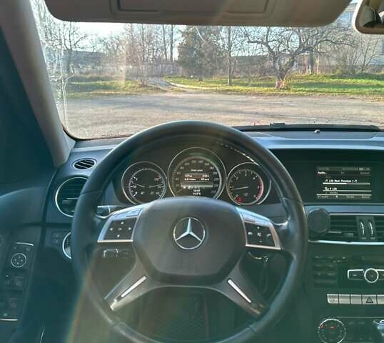 Червоний Мерседес Ц-Клас, об'ємом двигуна 2.2 л та пробігом 270 тис. км за 11000 $, фото 14 на Automoto.ua