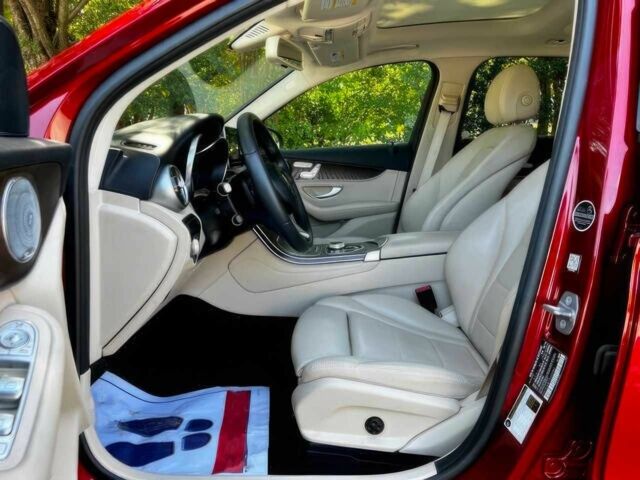 Красный Мерседес Ц-Класс, объемом двигателя 2 л и пробегом 45 тыс. км за 18000 $, фото 8 на Automoto.ua