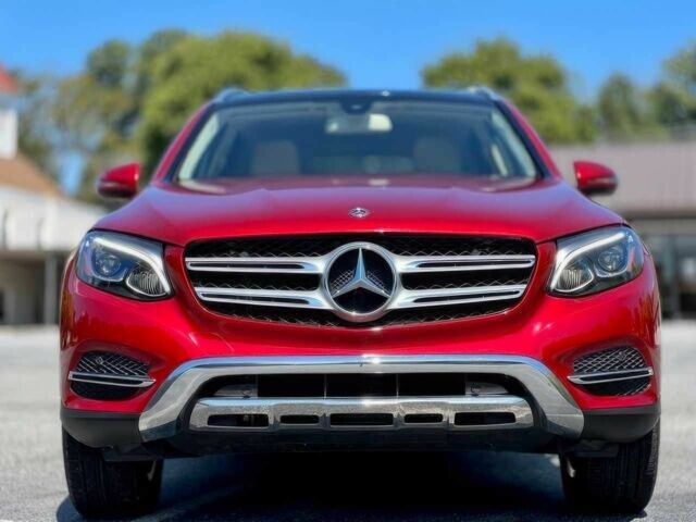 Красный Мерседес Ц-Класс, объемом двигателя 2 л и пробегом 45 тыс. км за 18000 $, фото 1 на Automoto.ua