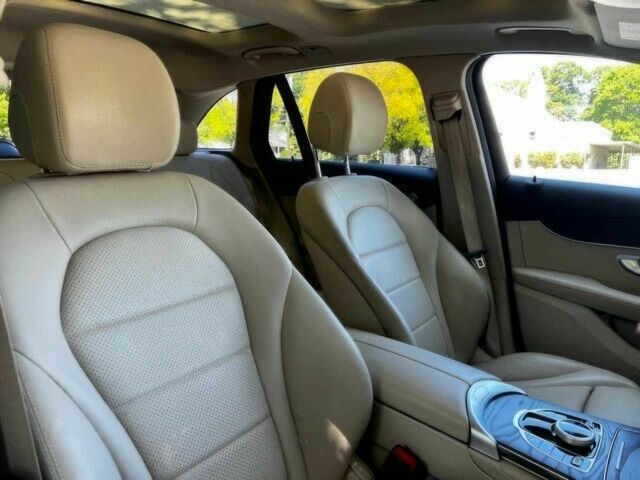 Красный Мерседес Ц-Класс, объемом двигателя 2 л и пробегом 45 тыс. км за 18000 $, фото 9 на Automoto.ua