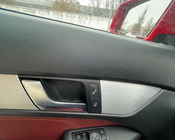 Мерседес Ц-Класс, объемом двигателя 2.1 л и пробегом 167 тыс. км за 13500 $, фото 20 на Automoto.ua