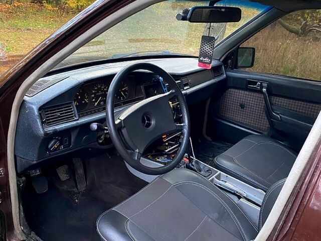 Мерседес Ц-Класс 1985 в Черкассах на Automoto.ua Мерседес Ц-Класс, объемом двигателя 2 л и пробегом 300 тыс. км за 2700 $, фото 2 на Automoto.ua