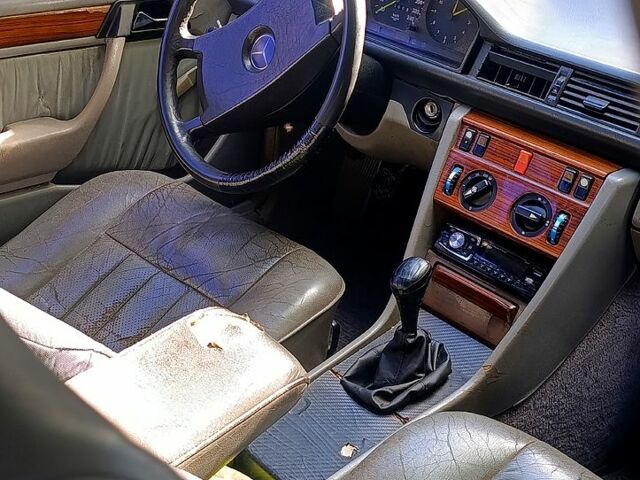 Мерседес Ц-Класс, объемом двигателя 2 л и пробегом 330 тыс. км за 1100 $, фото 2 на Automoto.ua