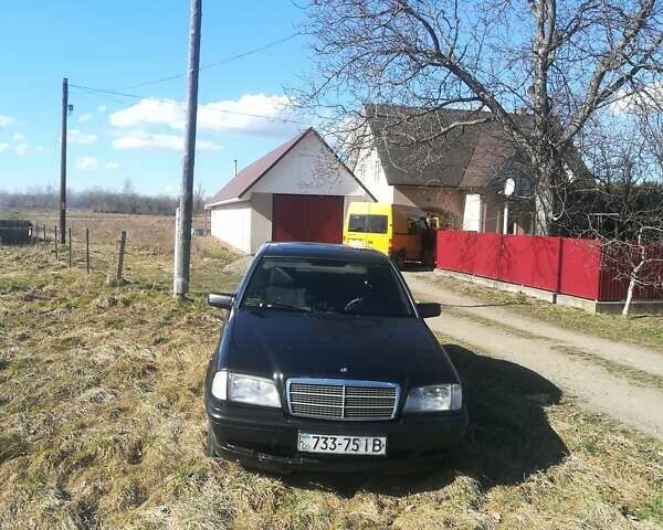 Мерседес Ц-Класс, объемом двигателя 2 л и пробегом 216 тыс. км за 3300 $, фото 1 на Automoto.ua