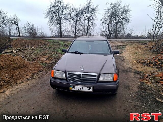 Мерседес Ц-Класс, объемом двигателя 1.8 л и пробегом 320 тыс. км за 2100 $, фото 3 на Automoto.ua