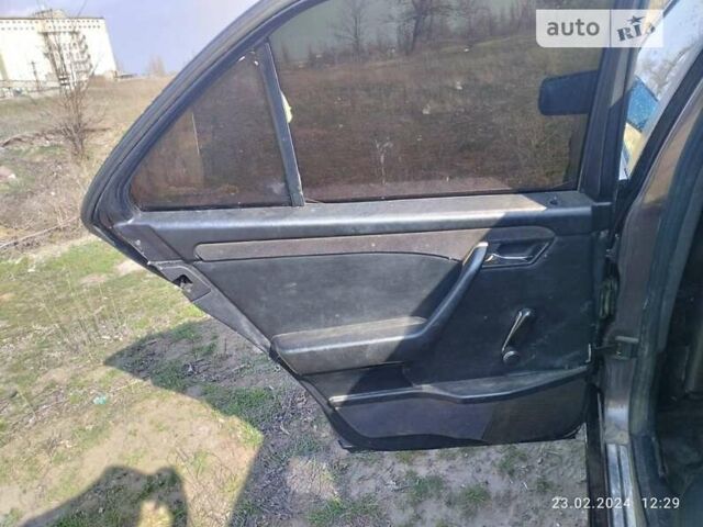 Мерседес Ц-Клас, об'ємом двигуна 0 л та пробігом 318 тис. км за 1800 $, фото 5 на Automoto.ua