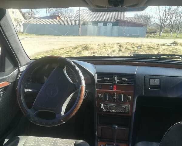Мерседес Ц-Класс, объемом двигателя 2 л и пробегом 216 тыс. км за 3300 $, фото 5 на Automoto.ua