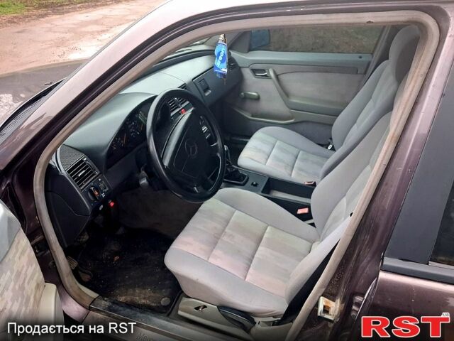 Мерседес Ц-Класс, объемом двигателя 1.8 л и пробегом 320 тыс. км за 2100 $, фото 4 на Automoto.ua