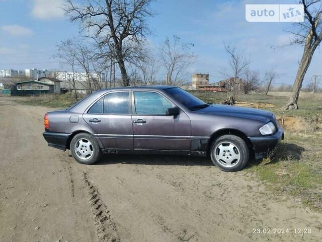 Мерседес Ц-Клас, об'ємом двигуна 0 л та пробігом 318 тис. км за 1800 $, фото 1 на Automoto.ua